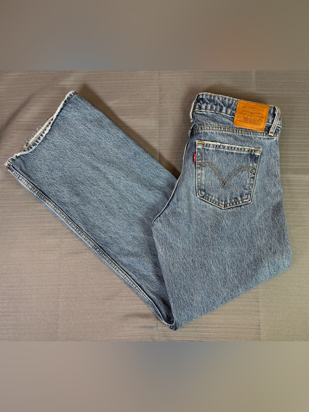 Levi’s Low Loose Amplified Jeans W26 Light Wash Wide Leg Raw Hem